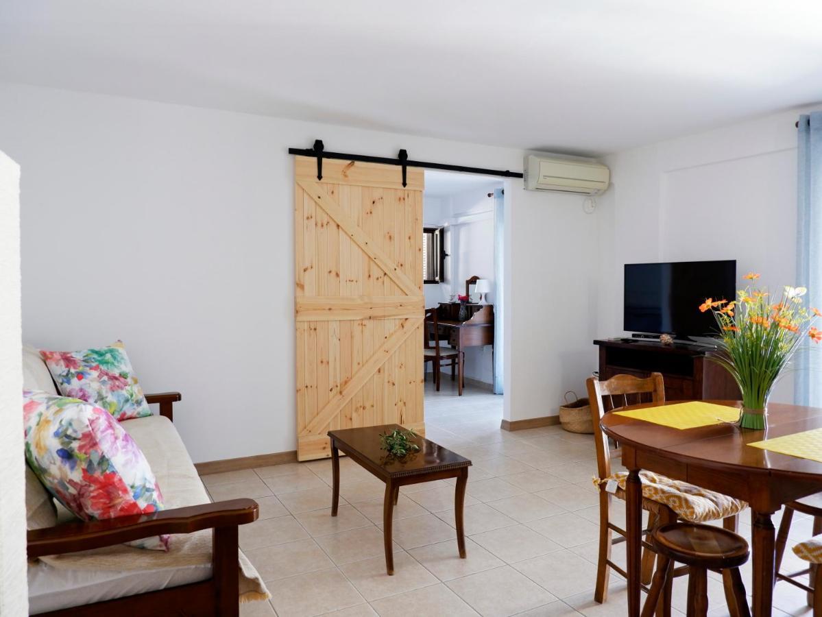 Mani Home Néon Oítilon Exteriér fotografie