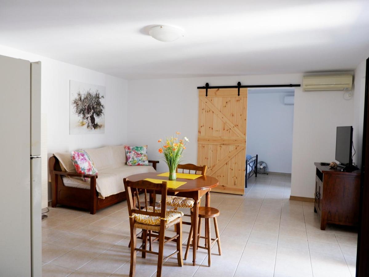Mani Home Néon Oítilon Exteriér fotografie